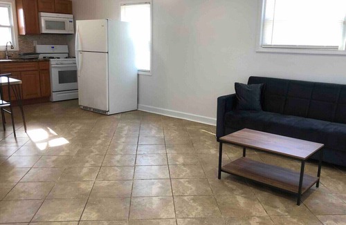 Woodbridge Apartment | 2-bed house, parking, near NYC train, MetLife Stadium 30 minutes