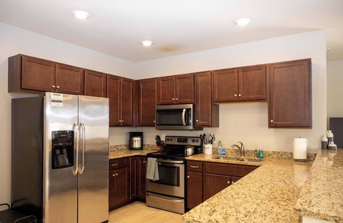 Kutzky Park Apartment | 2 Bedroom 2 Bath Apartment Park Free Near Mayo!