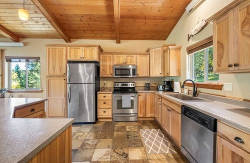 Nemo Apartment | 2 bedroom, 2 bathroom, 4 bed, Starlink, Hottub