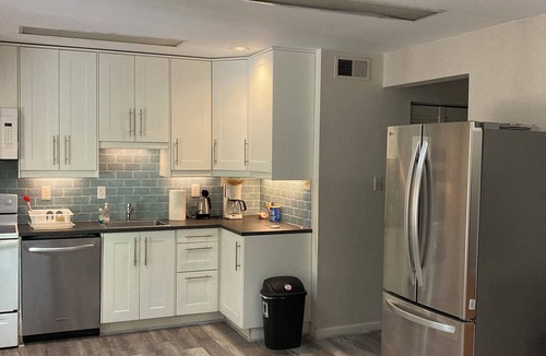 Bethesda Apartment | 2 bedroom apartment in an upscale part of Bethesda/DC