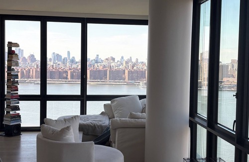 Greenpoint Apartment | 2-bedroom apartment in Greenpoint Brooklyn with stunning views