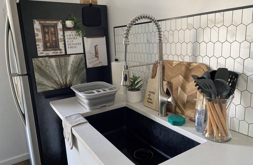 Aurora Apartment | 2-bedroom apartment outside of Downtown Aurora