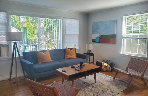 Lake Bluff Apartment | 2 Bedroom apartment in Downtown Lake Bluff