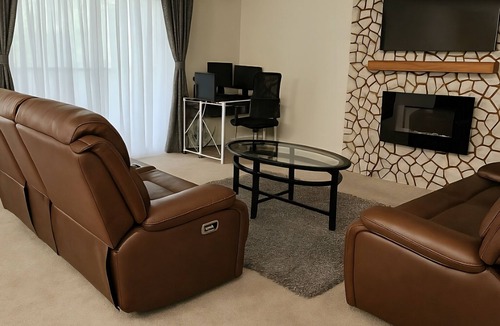 Gaithersburg Condo | 2-bedroom condo in charming Gaithersburg with AC, WiFi. Relax and unwind