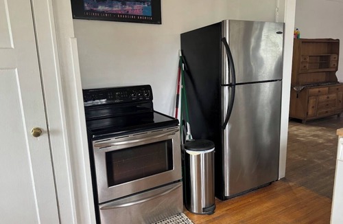 Ottumwa Apartment | 2-bedroom corporate apartment in delightful Ottumwa with AC, WiFi