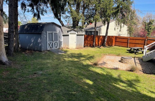Randallstown House | 2-bedroom Farm House with fenced back yard