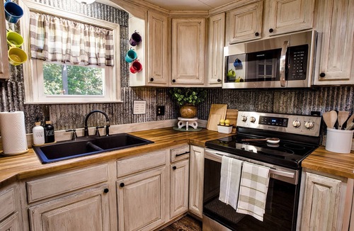 Carthage House | 2-bedroom farmhouse in quaint Carthage with beautiful creekside access