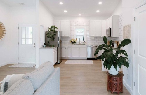 Wilmington House | 2 bedroom guesthouse with private fenced in yard!