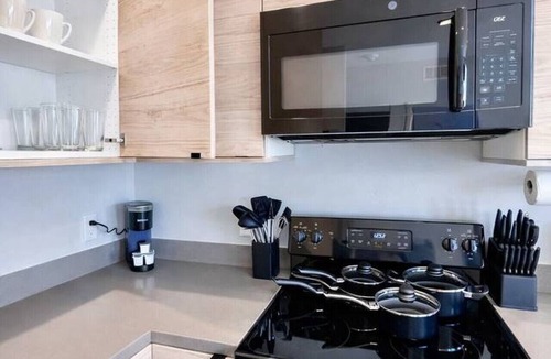Downtown Des Moines Apartment | 2 Bedroom Pink-themed Apartment in Des Moines