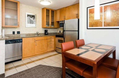 Florence Hotel | 2 Bedroom Suite w/Kitchen + Free Parking & Pool