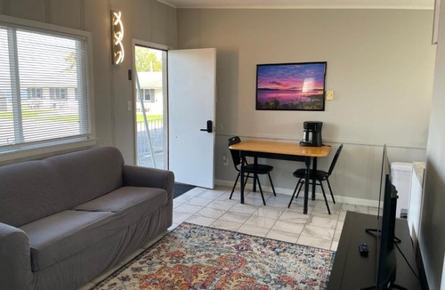 Lake City Apartment | 2 Bedroom Suite with kitchen
