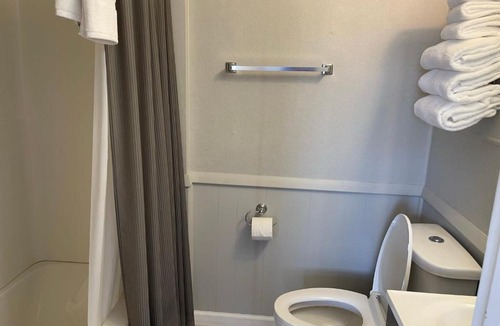 Lake City Apartment | 2 Bedroom Suite with kitchen