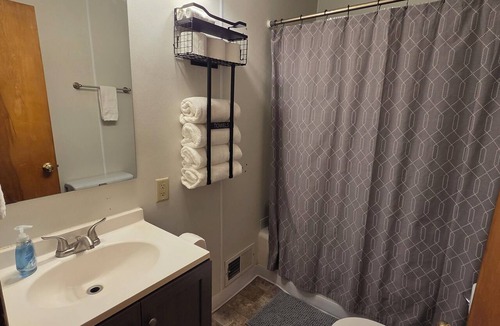 Mankato Apartment | 2-bedroom upstairs apartment in charming Mankato close to trails.