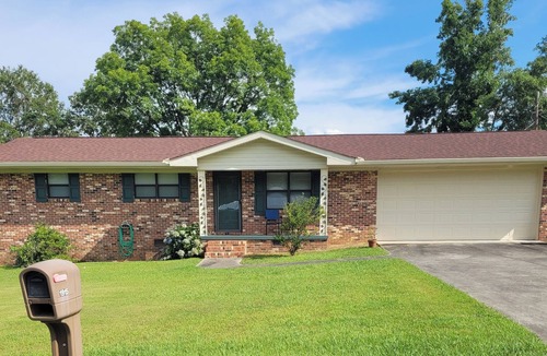 Lanett House | 2 bedrooms, 1.5 baths, Newly renovated. Centrally located.