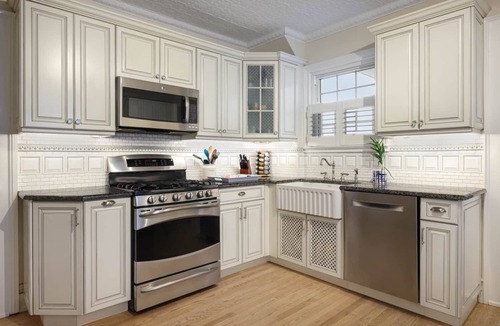 Wall House | 2 Blocks from the Beach with Pool