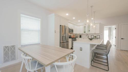 Ventnor City House | 2 Blocks to Beach | Ventnor City | Multi- Level Decks | Pet Friendly