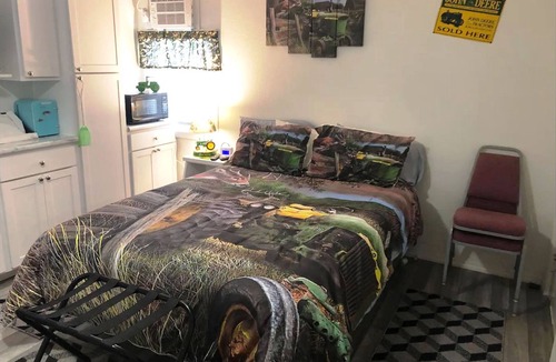 Hancock County Bed & Breakfast | 2 BR B&B Small Town Rural Setting Personal Fun Arcade
