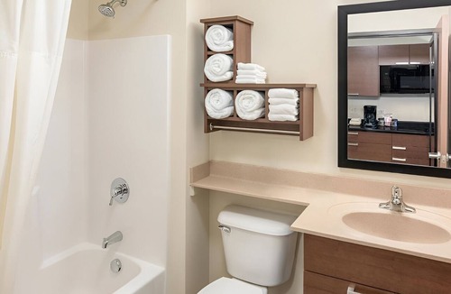 Council Bluffs Hotel | 2 Clean + Bright Rooms Perfect for Long Stays Near Bob Kerrey Pedestrian Bridge