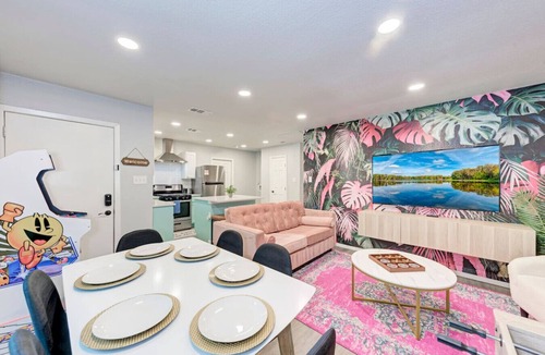 Johnston Terrace House | 2 Combined Homes - 2 Private Pools - 16 Guests