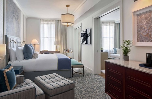 Financial District Hotel | 2 Connecting Suites at a 5⭐️ Hotel