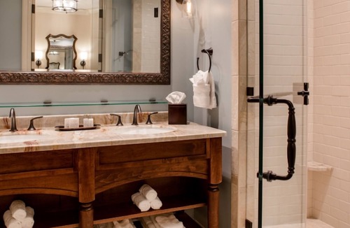 Mount Berry Hotel | 2 Elegant Accommodations in Nature's Embrace! Outdoor Pool, Pets Allowed!