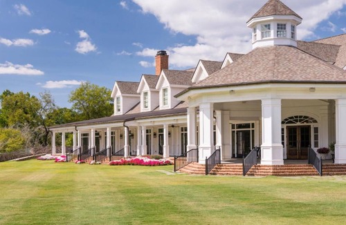 Mount Berry Hotel | 2 Elegant Accommodations in Nature's Embrace! Outdoor Pool, Pets Allowed!