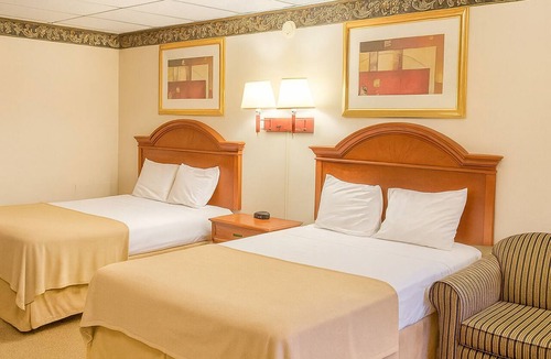 Campbelltown Hotel | 2 Family-Friendly Units | Minutes to Tanger Outlets Hershey | Free Breakfast
