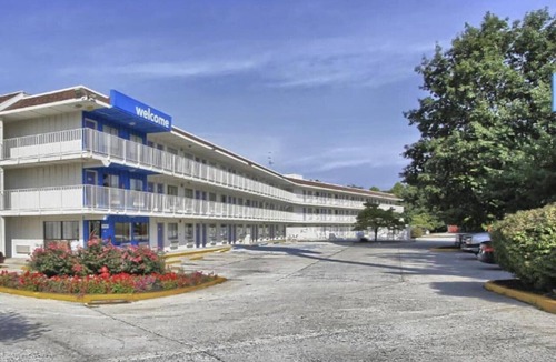Camp Hill Apartment | 2 Full Bed|Smk|New Cumberland, PA