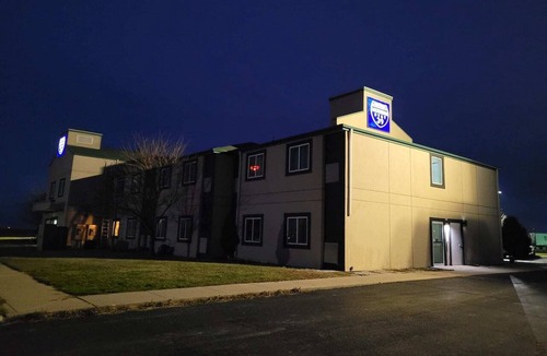 Minonk Apartment | 2 Full Beds Non-Smoking