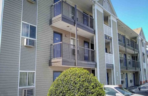 Terry Sanford Apartment | 2 Full Beds|Smoking|Kitchen