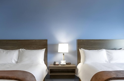 Watertown Hotel | 2 Fully Equipped Rooms Close to Watertown Regional Airport & Redlin Art Center