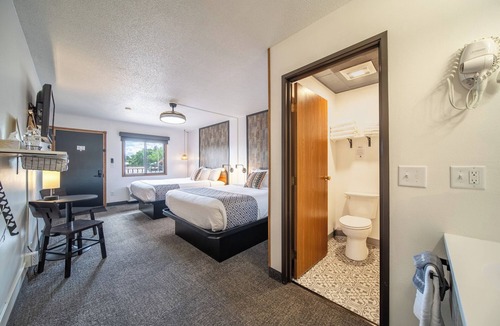 Pinnacles Entrance Badlands Hotel | 2-Hansen Inn & Cabins, Room, Double Queen, Ground Floor, No Pets, No Smoking