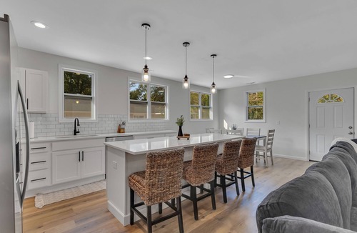 Kirkland House | 2 Homes! Coastal Vineyard Estate