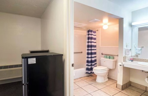 Huntsville Hotel | 2 Huntsville Rooms w/Free Parking | Monte Sano Trails, Hays Preserve Nearby