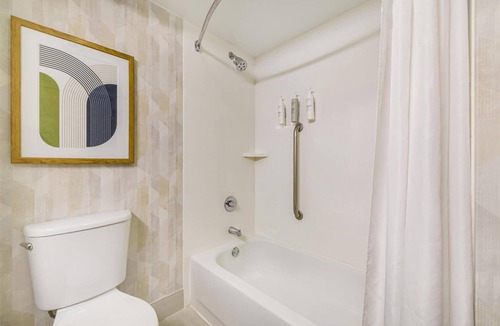 Huntsville Hotel | 2 Inviting Rooms in Huntsville w/Free Breakfast | Fern Bell Park - 1.2 miles