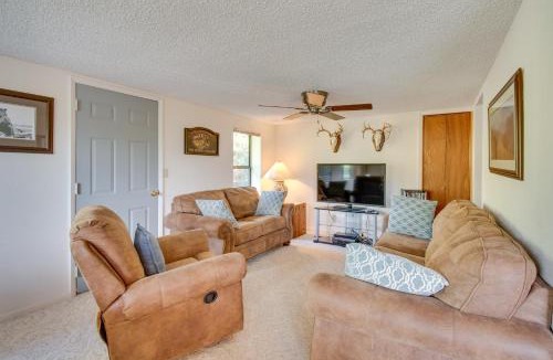 Lonergan House | 2-Level Home w/Deck: 1/2 Mi to Lake McConaughy!