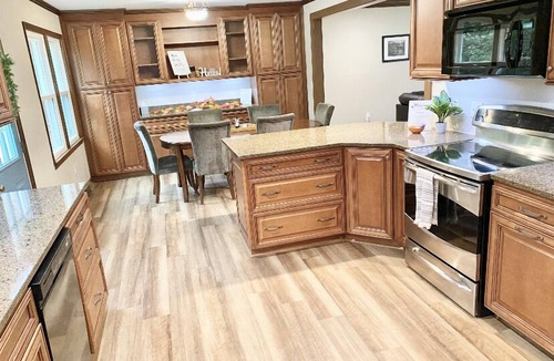 Conestee House | 2 Living Spaces -2800 ft.² -Sleeps 10