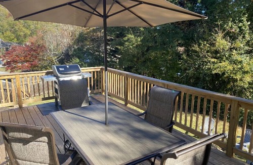 Conestee House | 2 Living Spaces -2800 ft.² -Sleeps 10