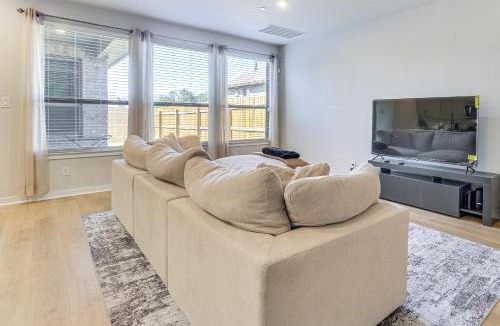Round Rock House | < 2 Mi Kalahari & Dell Diamond! Modern Townhome