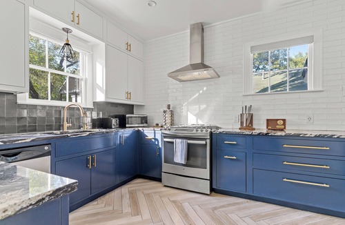 South Congress House | 2 Mi to Downtown Austin: Family Home w/Porch!