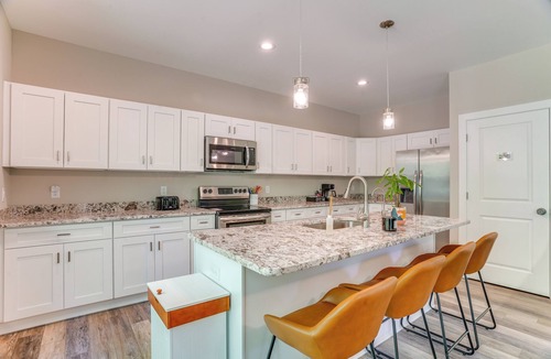 Lakeside Woods House | 2 Mi to Lake Access: Pet-Friendly Bumpass Retreat!