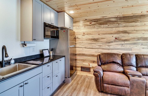 Browns Valley House | 2 Mi to Lake Traverse: Dog-Friendly Getaway