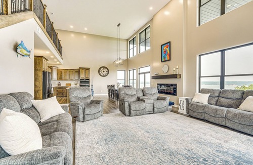 Crofton House | 2 Mi to Lewis and Clark Lake: Spacious Getaway
