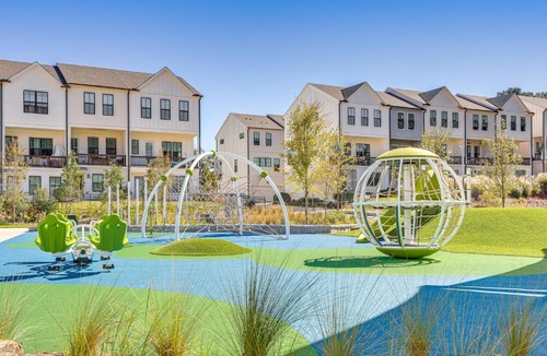Chosewood Park House | 2 Mi to Zoo Atlanta: Modern Townhome w/Balcony