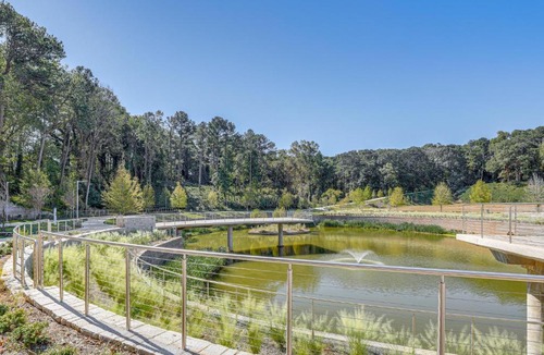 Chosewood Park House | 2 Mi to Zoo Atlanta: Modern Townhome w/Balcony