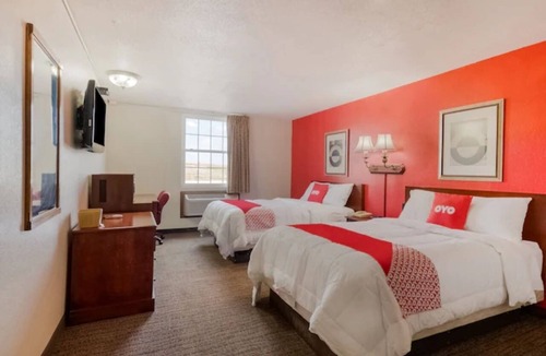 Morton Hotel | 2 Modern & Comfortable Rooms near Peoria and East Peoria Sites - Free Parking!