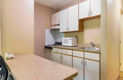 Executive Park Apartment | 2 Queen Beds | Non-Smoking, Micfridge