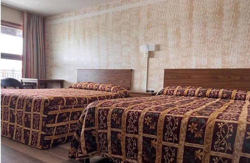 Devils Lake Hotel | 2 Relaxing Rooms Perfect for Budget Family Vacations Near Devils Lake