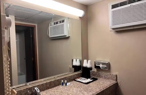 Devils Lake Hotel | 2 Relaxing Rooms Perfect for Budget Family Vacations Near Devils Lake