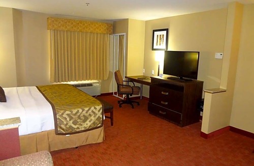 South Tulsa Hotel | 2-Star Hotel ∙ Best Western Plus Tulsa Woodland Hills Hotel and Suites